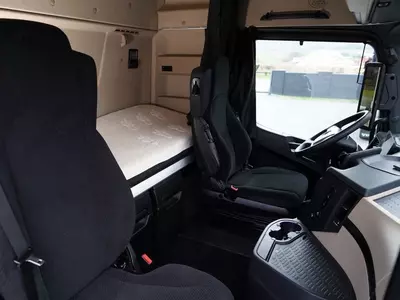 Тягач Mercedes-Benz ACTROS L 1851