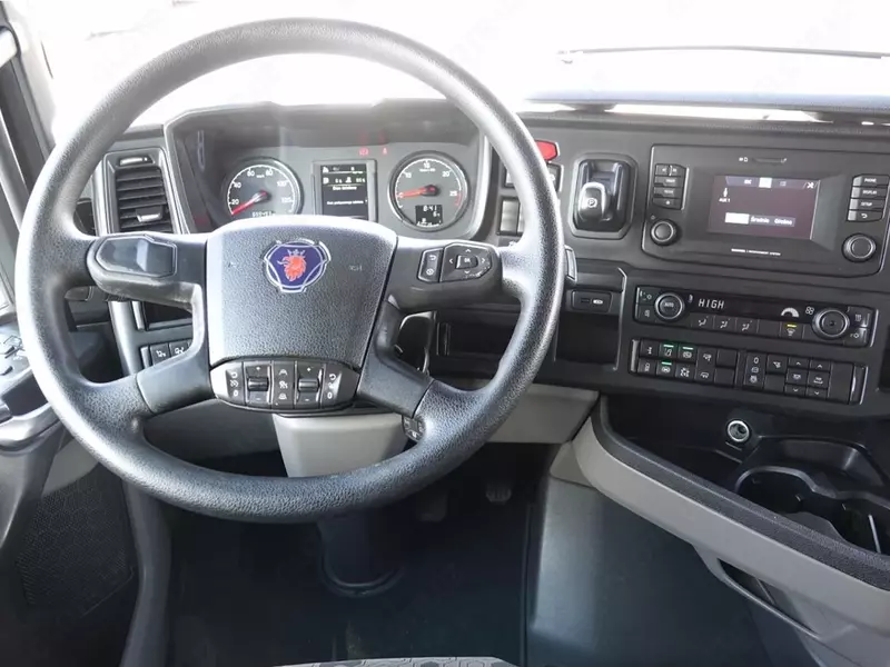 Тягач SCANIA S 560