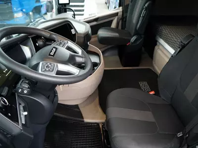 Тентованный грузовик DAF XG 480