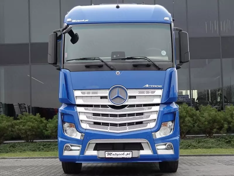 Тягач MERCEDES ACTROS 1848 / STREAM SPACE