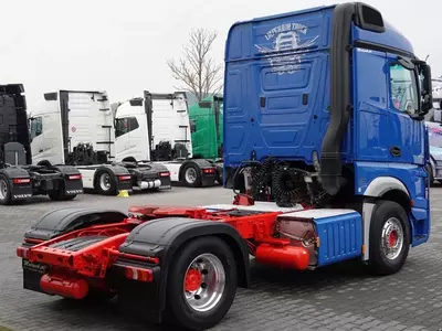 Тягач MERCEDES ACTROS 1848 / STREAM SPACE