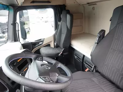 Тягач MERCEDES ACTROS 1848 / STREAM SPACE