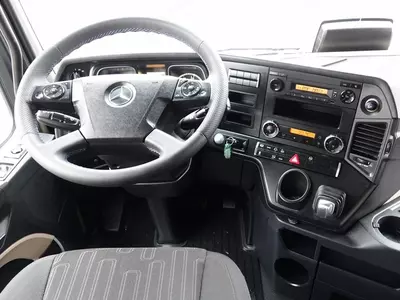 Тягач MERCEDES ACTROS 1848 / STREAM SPACE