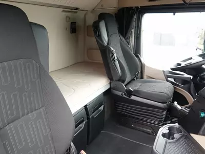 Тягач MERCEDES ACTROS 1848 / STREAM SPACE