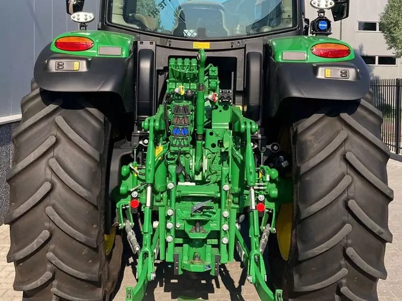 Трактор колесный John Deere 6R 155