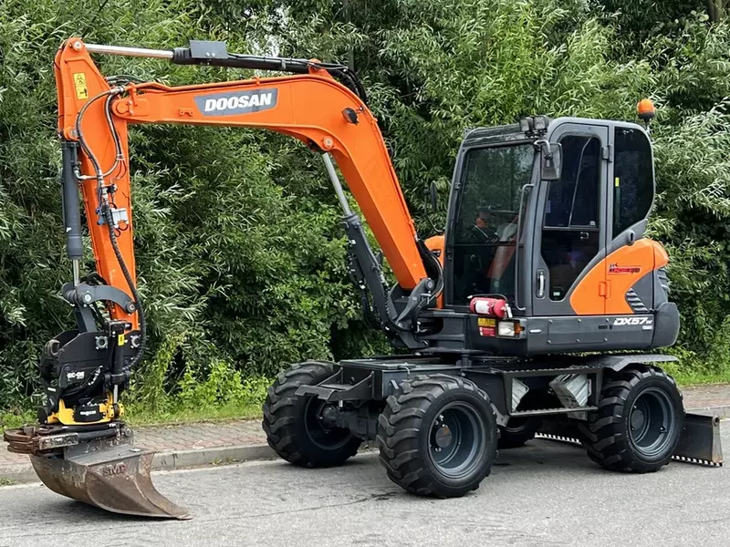 Колесный экскаватор Doosan DX57W