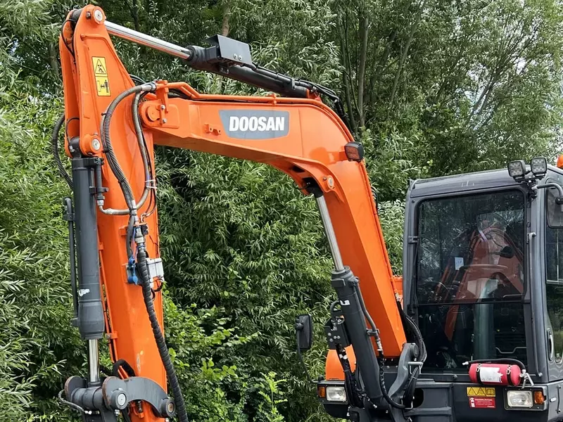 Колесный экскаватор Doosan DX57W
