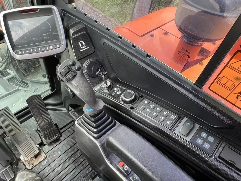 Колесный экскаватор Doosan DX57W