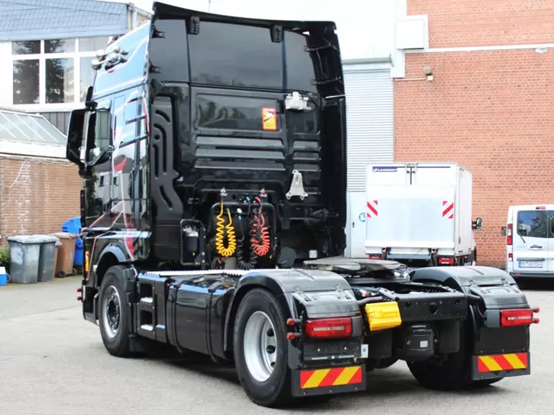 MAN TGX 18.510 GX tortuvchi mashinasi, sekinlashtiruvchi va LED displeyli Kühlbox Navi 2Tanks
