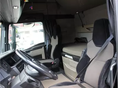 Тягач MAN TGX 18.510 GX с ретардером и светодиодным дисплеем Kühlbox Navi 2Tanks