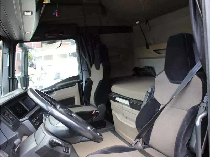 MAN TGX 18.510 GX tortuvchi mashinasi, sekinlashtiruvchi va LED displeyli Kühlbox Navi 2Tanks