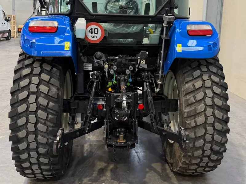 Трактор колесный New Holland T4.75