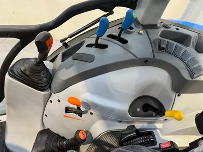 Трактор колесный New Holland T4.75