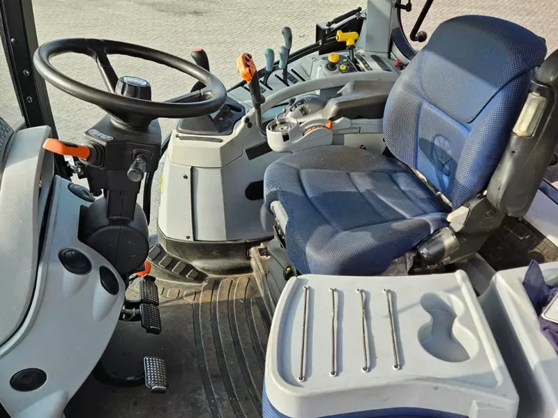 Трактор колесный New Holland T6.125S Electro command