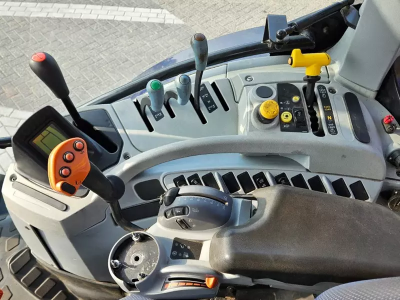 Трактор колесный New Holland T6.125S Electro command