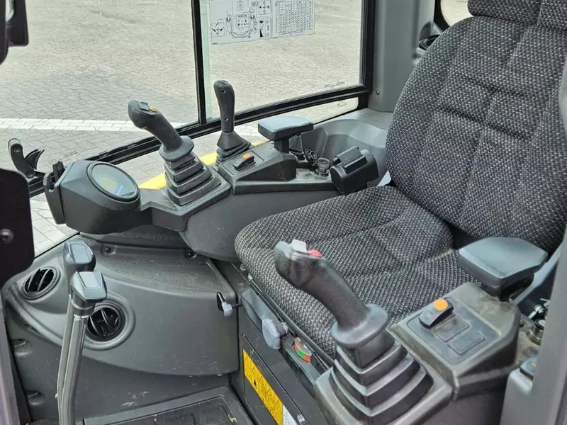 New Holland E25D mini ekskavatori