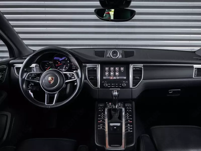 Porsche Macan 2.0 18stoel-Trekhaak-21 inch-Pano