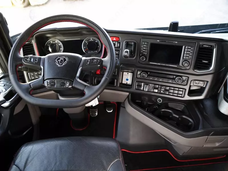 Тягач Scania S580