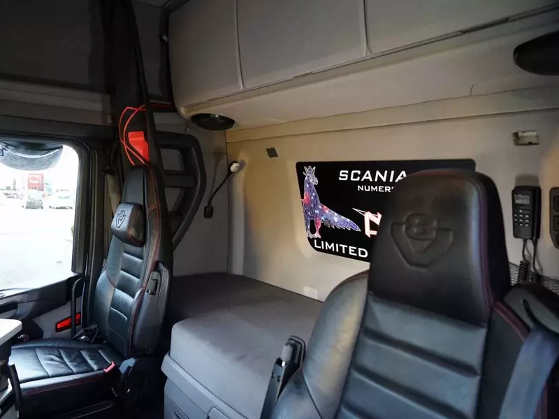 Тягач Scania S580