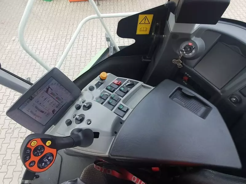 Claas Jaguar 950 yem-xashak yig‘ish kombayni