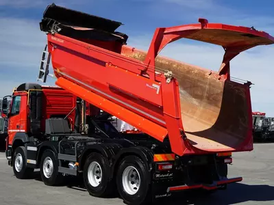 Самосвал Volvo FMX 460 8X4