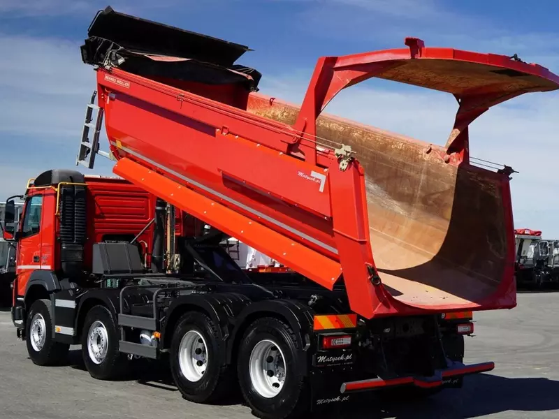 Самосвал Volvo FMX 460 8X4