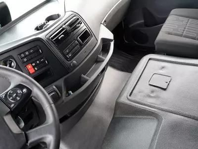Грузовые автомобил Mercedes-Benz Atego 1221 ACC
