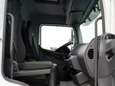 Грузовые автомобил Mercedes-Benz Atego 1221 ACC
