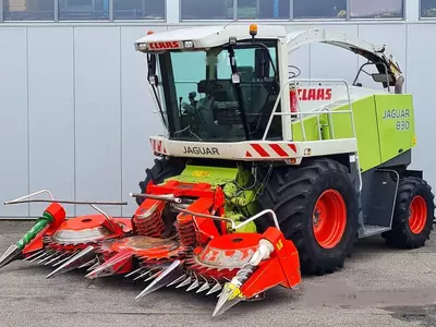 Кормоуборочный комбайн Claas Jaguar 830 Profistar