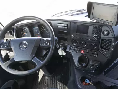Тентованный грузовик MERCEDES-BENZ ANTOS 1830