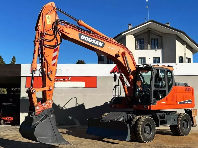 Колесный экскаватор Doosan DX190W-5