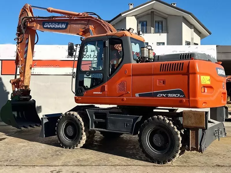 Колесный экскаватор Doosan DX190W-5