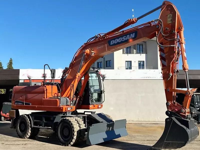 Колесный экскаватор Doosan DX190W-5