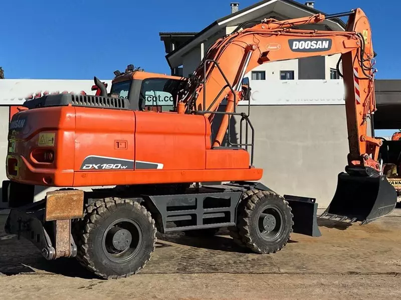 Колесный экскаватор Doosan DX190W-5