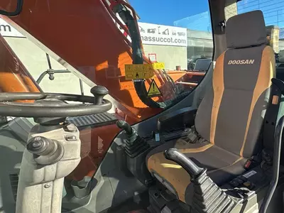 Колесный экскаватор Doosan DX190W-5
