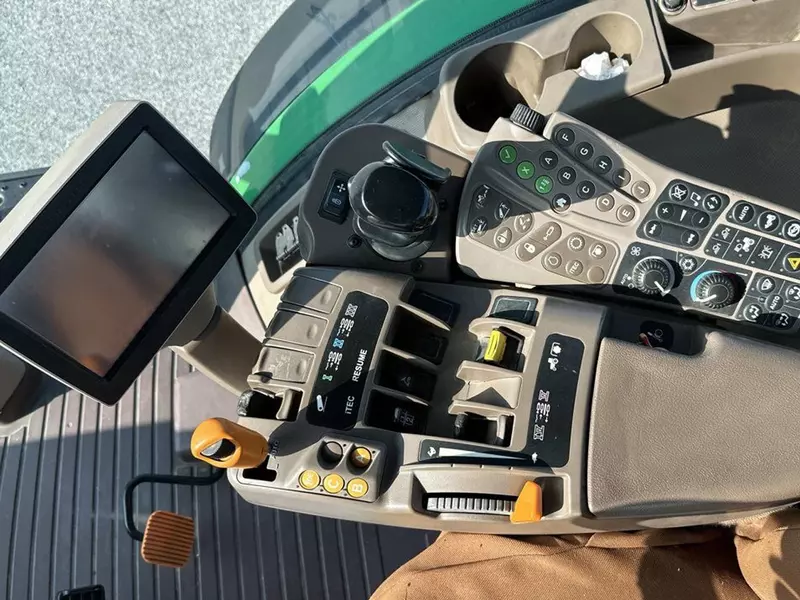  Тракторы John Deere 7230R  - Fresh online©️
