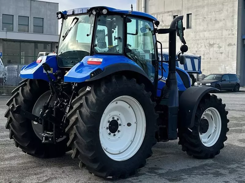 Колесный трактор New Holland T5.120 4x4