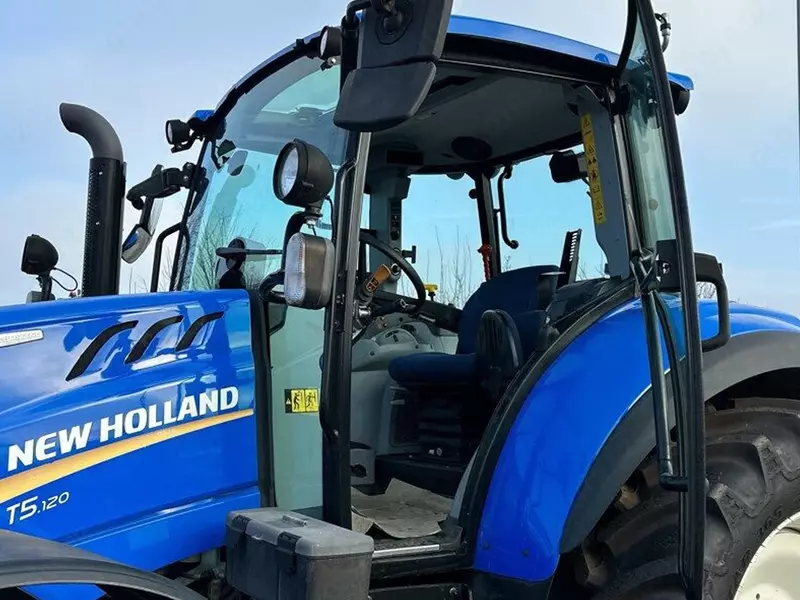 Колесный трактор New Holland T5.120 4x4