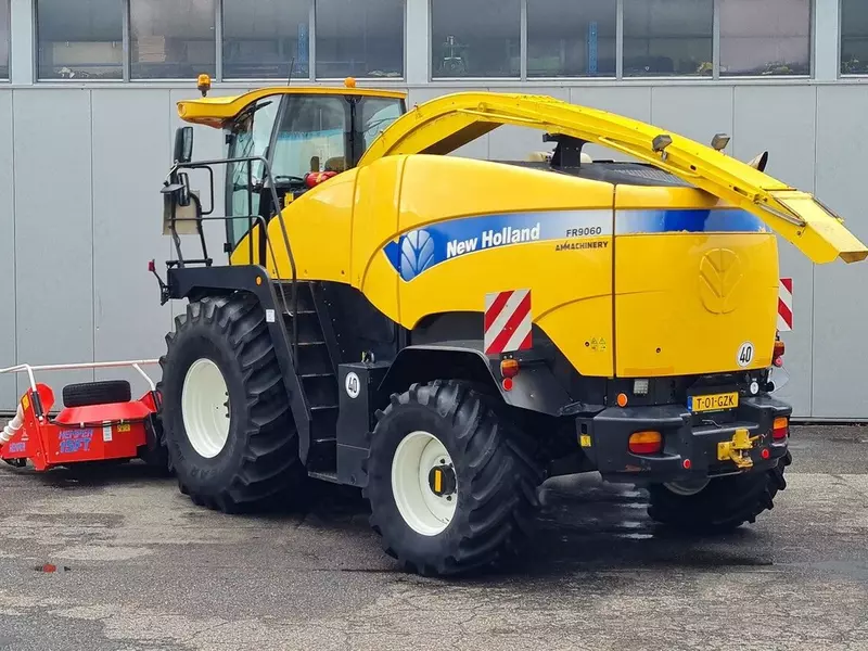 Кормоуборочный комбайн New Holland FR9060