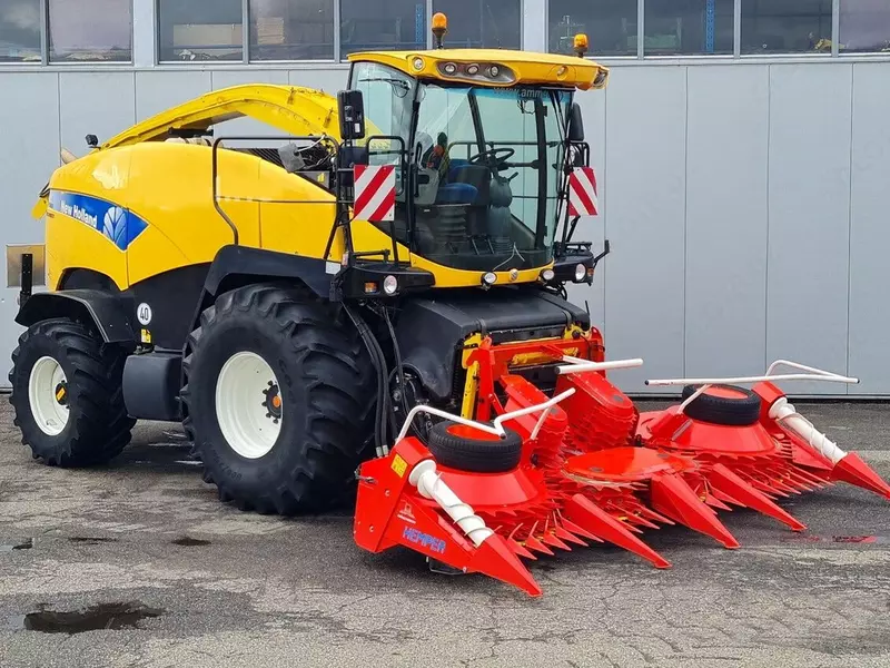 Кормоуборочный комбайн New Holland FR9060