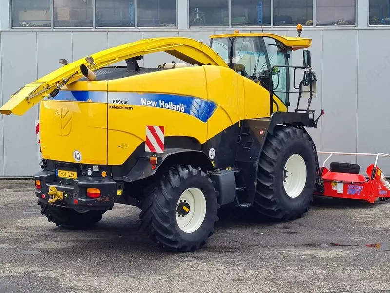 Кормоуборочный комбайн New Holland FR9060