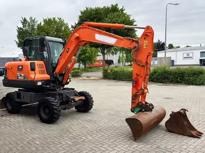   Колесный экскаватор Doosan DX55WK с кондиционером.