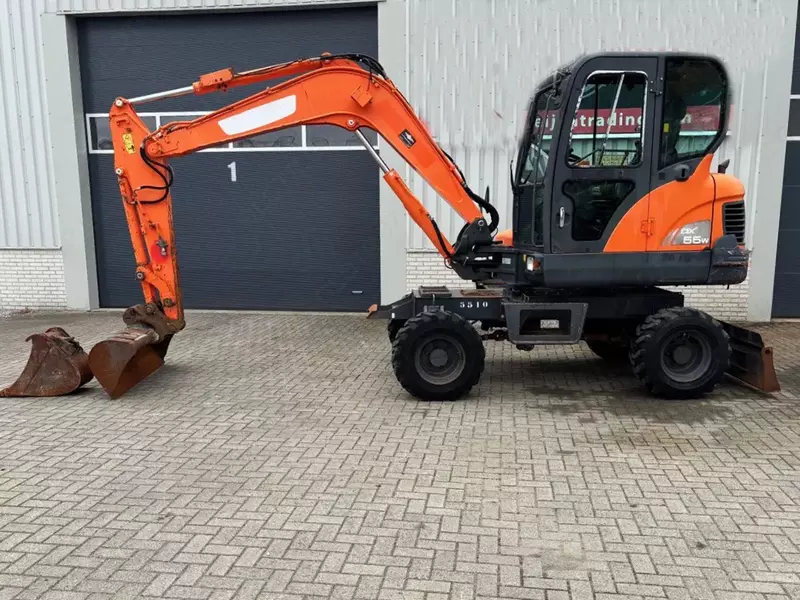  Колесный экскаватор Doosan DX55WK с кондиционером. Chakana savdo