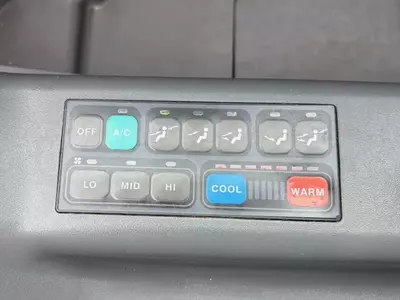 Doosan DX55WK konditsionerli g‘ildirakli ekskavator.