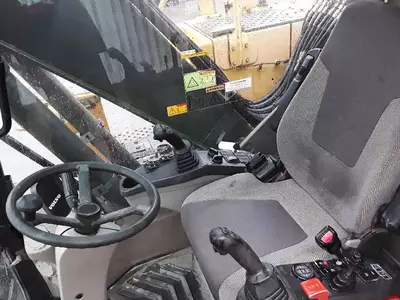 Колесный экскаватор Volvo EW 140