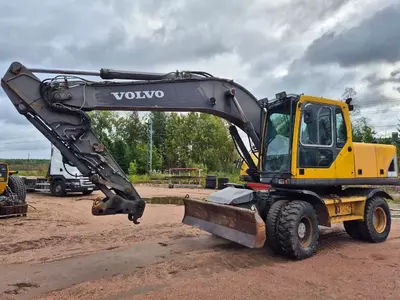 Volvo EW 180 B g‘ildirakli ekskavatori