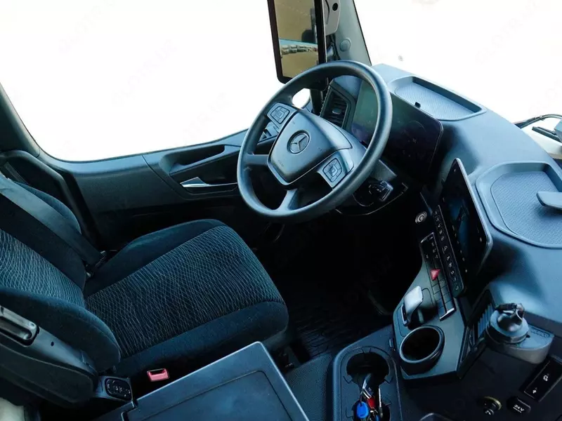  Тягач Mercedes-Benz Actros 1843 ACC - Тягачи