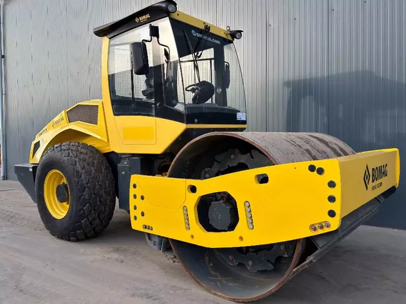   Каток Bomag BW213D-5