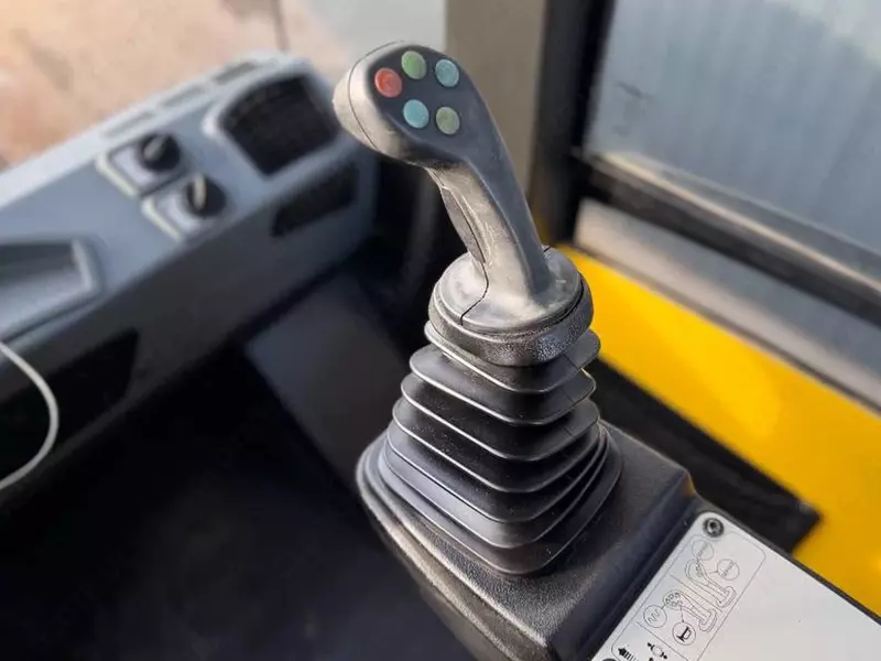  Каток Bomag BW213D-5 - Дорожный виброкаток