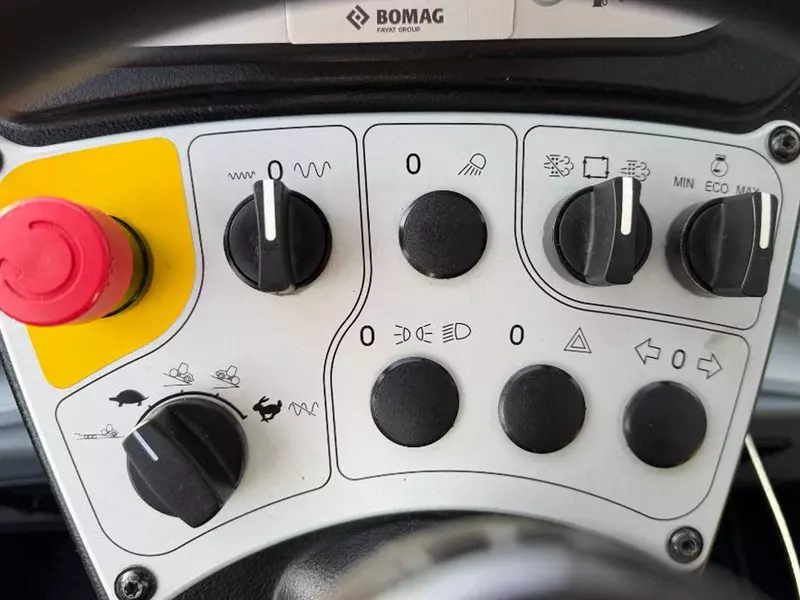  Каток Bomag BW213D-5 Дорожный виброкаток